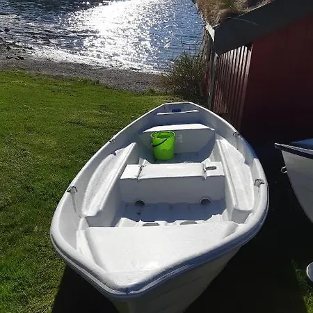 Teigen Leirstad, Eikefjord, Hytter Holiday home *
